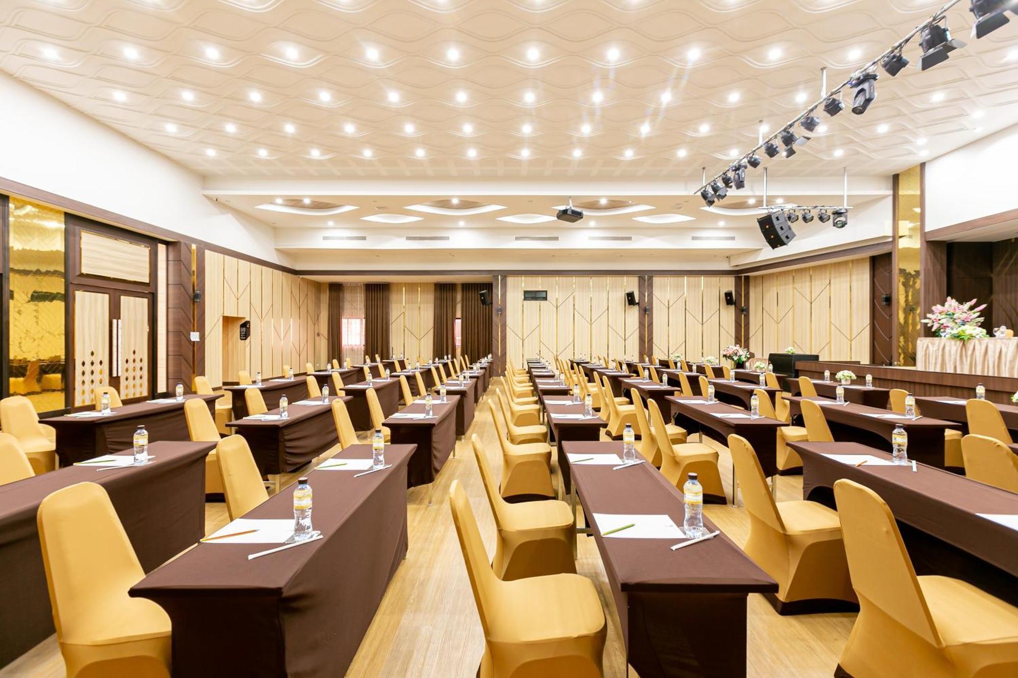 Grand Ratchapruek Hotel Pak Kret Exterior photo