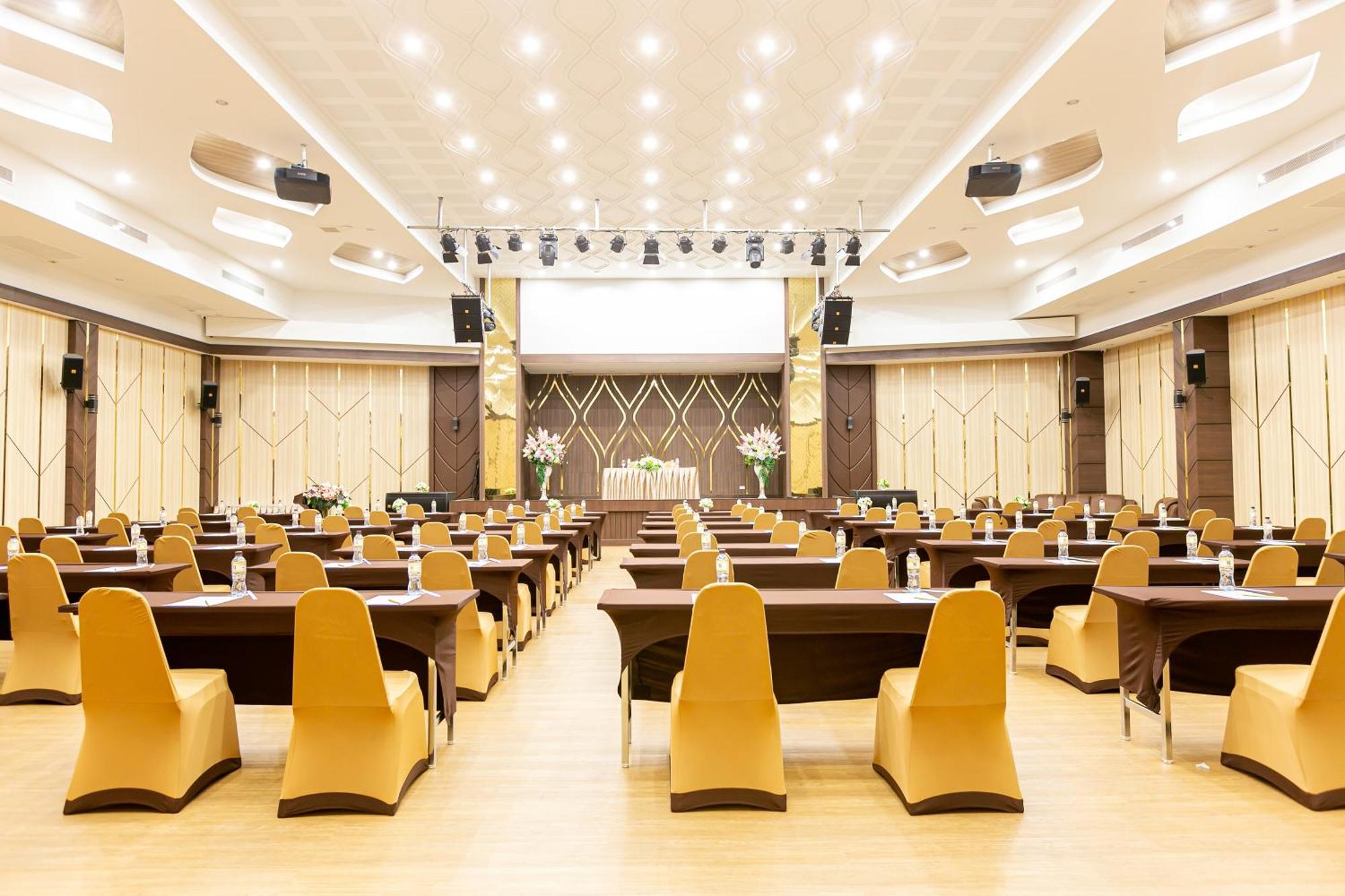 Grand Ratchapruek Hotel Pak Kret Exterior photo