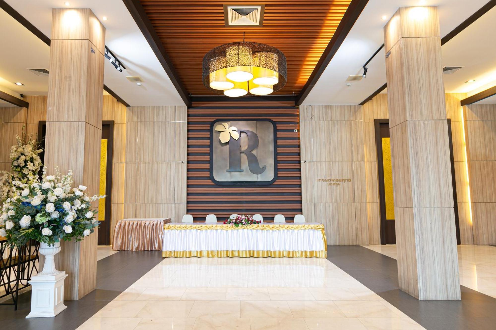 Grand Ratchapruek Hotel Pak Kret Exterior photo