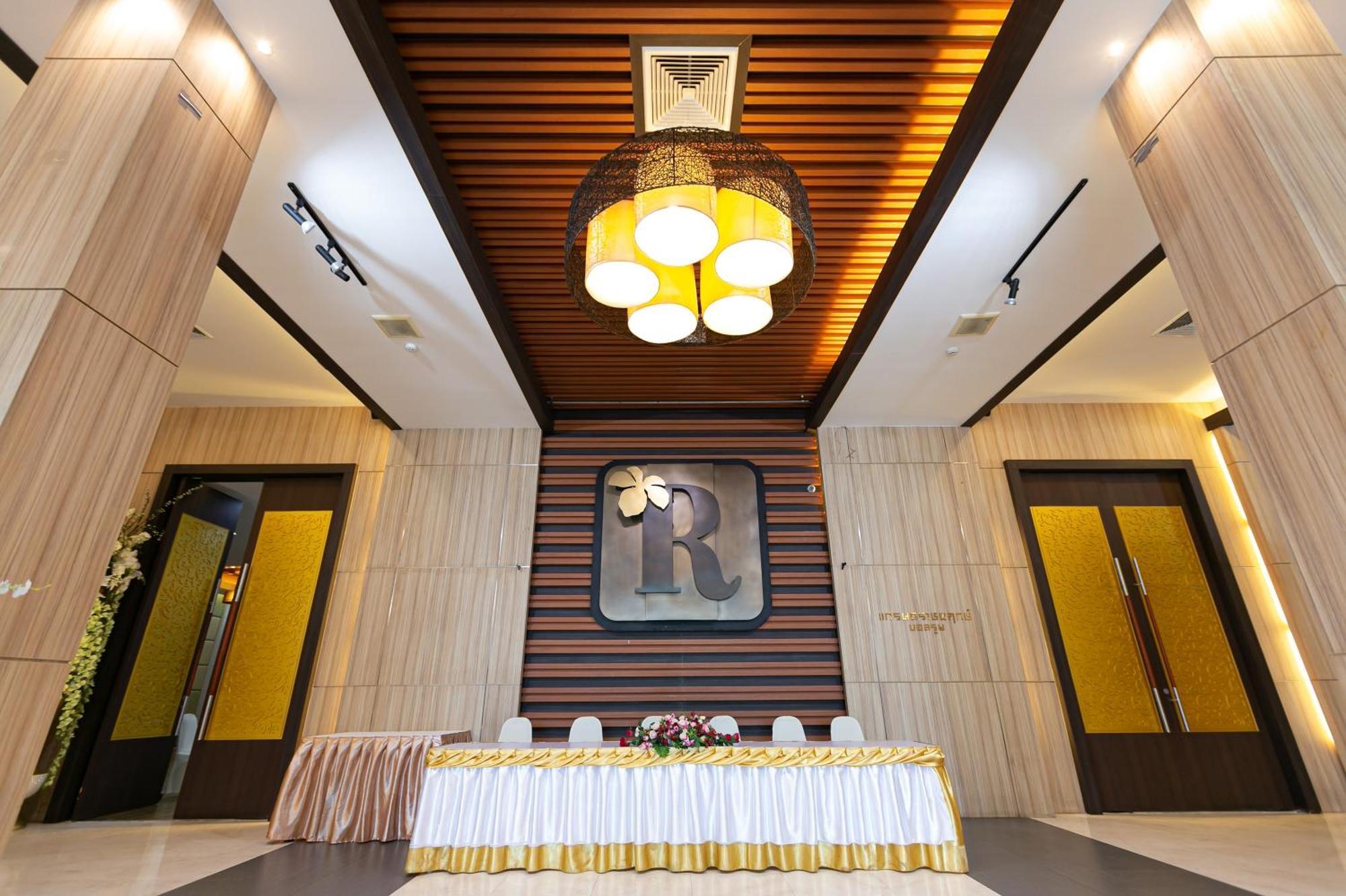 Grand Ratchapruek Hotel Pak Kret Exterior photo